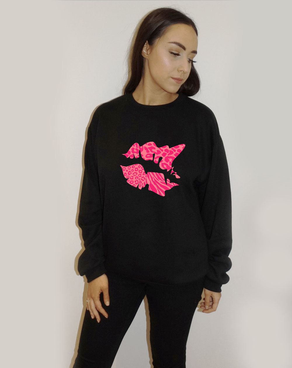 Black Oversized Sweatshirt With  Animal Print Kiss Smudge Motif