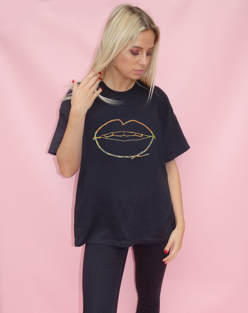 Gold Holographic Lip Outline Print Tshirt In Black