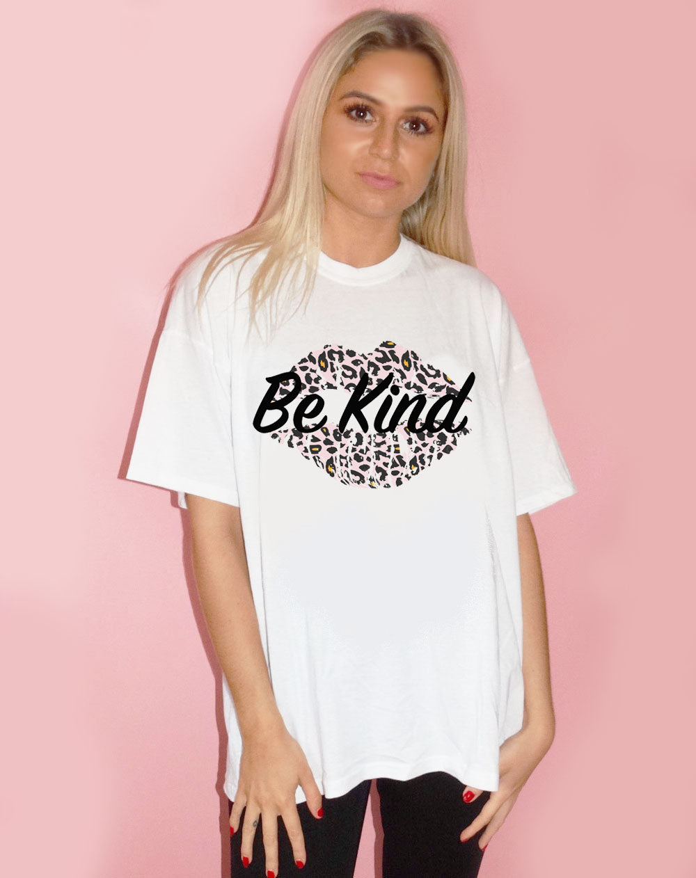 White Tshirt with Be Kind Slogan & Pink/Orange Leopard Kiss