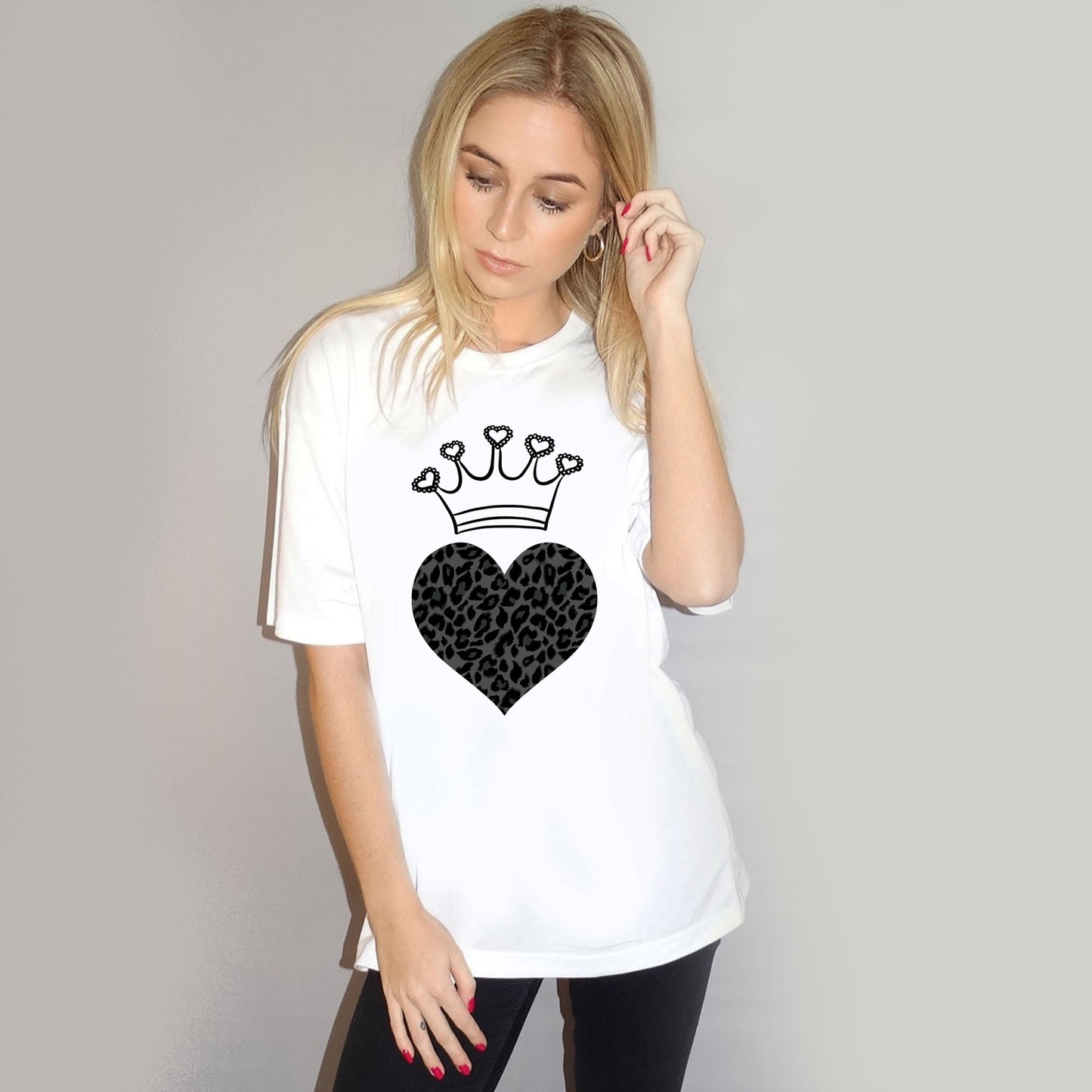 Black Leopard Heart Crown Print Tshirt In White