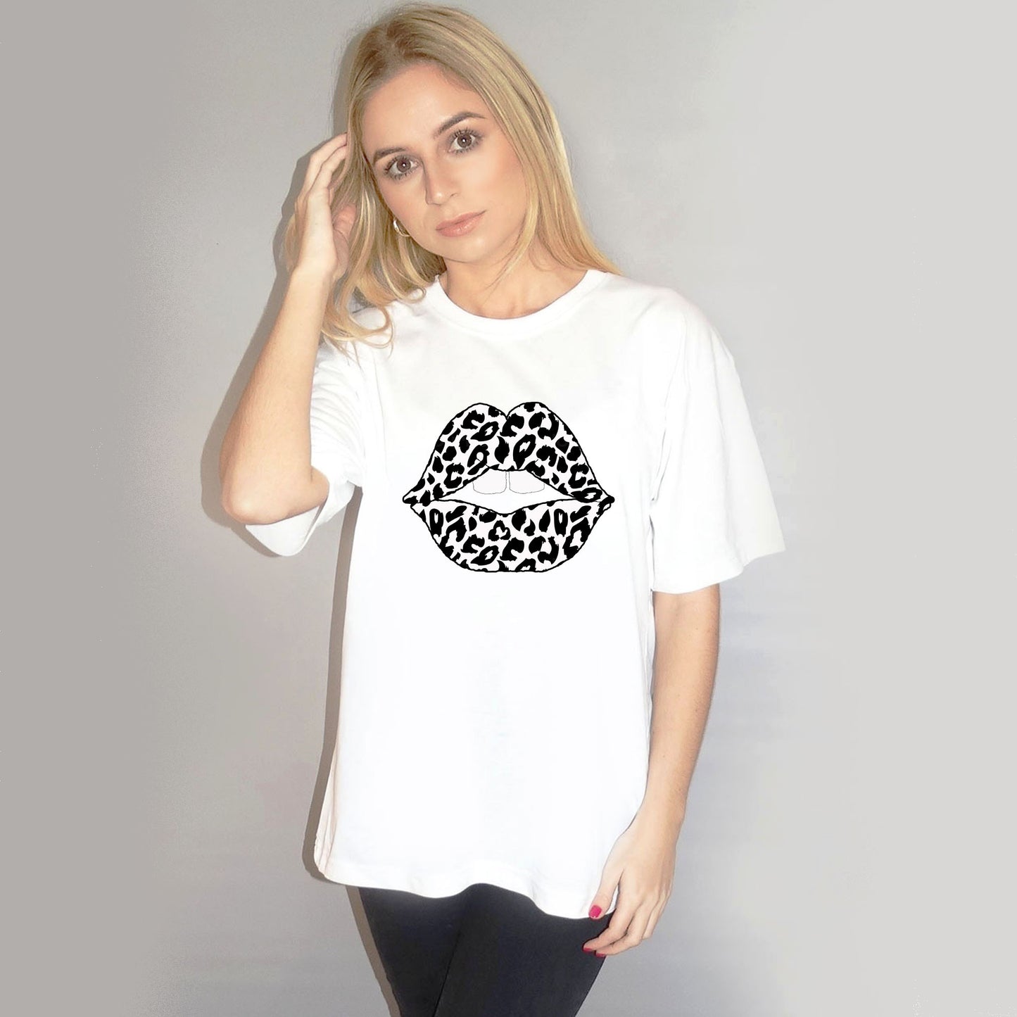 Black and White Leopard Pout Print Tshirt In White