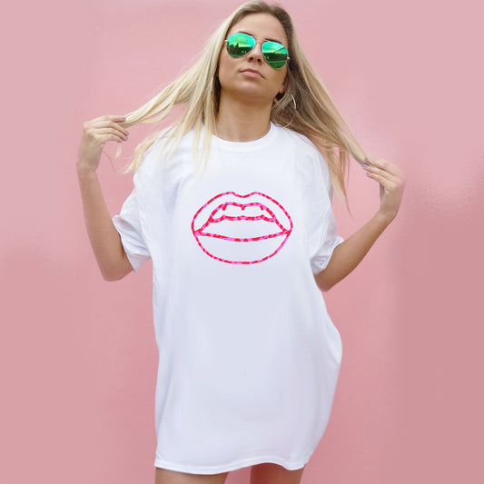 Pink Lip Outline Print Tshirt In White