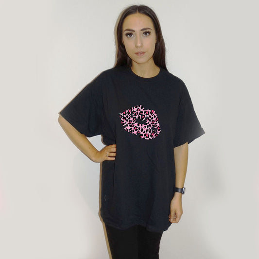Black Oversize T Shirt With Pink And Rose Leopard Lip Print