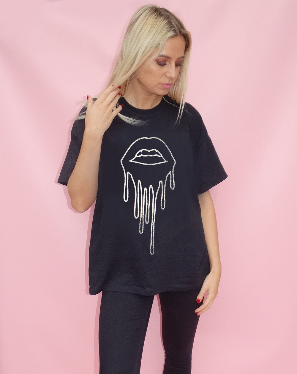 Silver Holographic Drip Lip Outline Print Tshirt In Black
